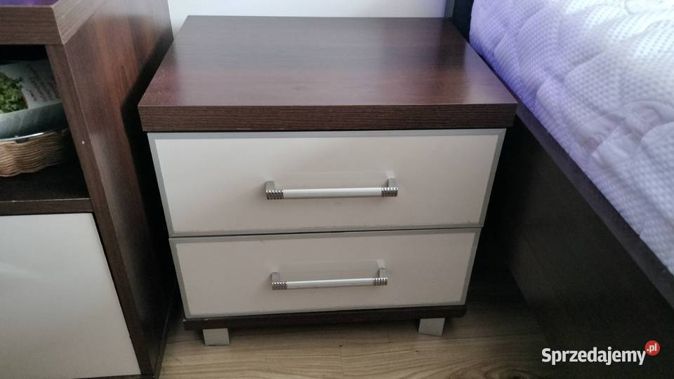 Łóżko z materacem