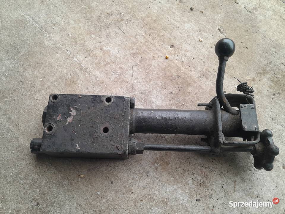 Rozdzielacz c330 Części i osprzęt rolniczy