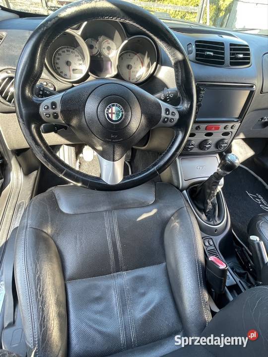 Alfa Romeo GT grafitowy