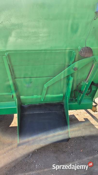 Przyczepa paszowóz mieszalnik pasz MARMIX super nieuszkodzony Pozostałe Pleszew