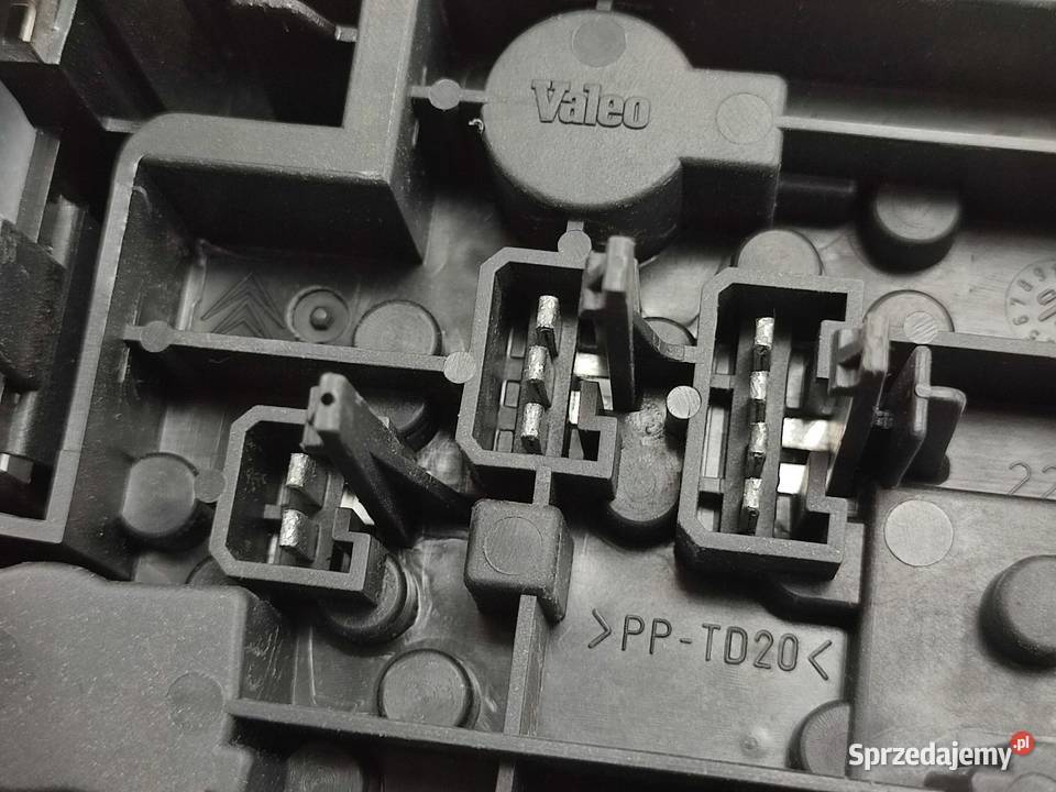 LAMPA PRAWA TYŁ CITROEN XANTIA X2 19982003 osobowe lubelskie