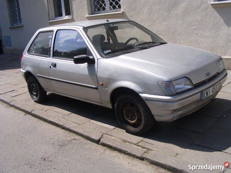1995 Ford Fiesta Samochód osobowy Tanio Ładne i radio / CD Złota sprzedam