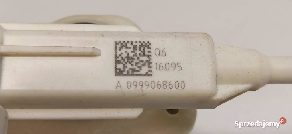 MERCEDES W205 DOCIĄG KLAPY BAGAŻNIKA A0999068600