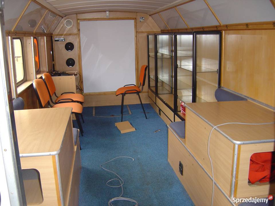 Zabytkowy piętrowy autobus promocyjny BRISTOL