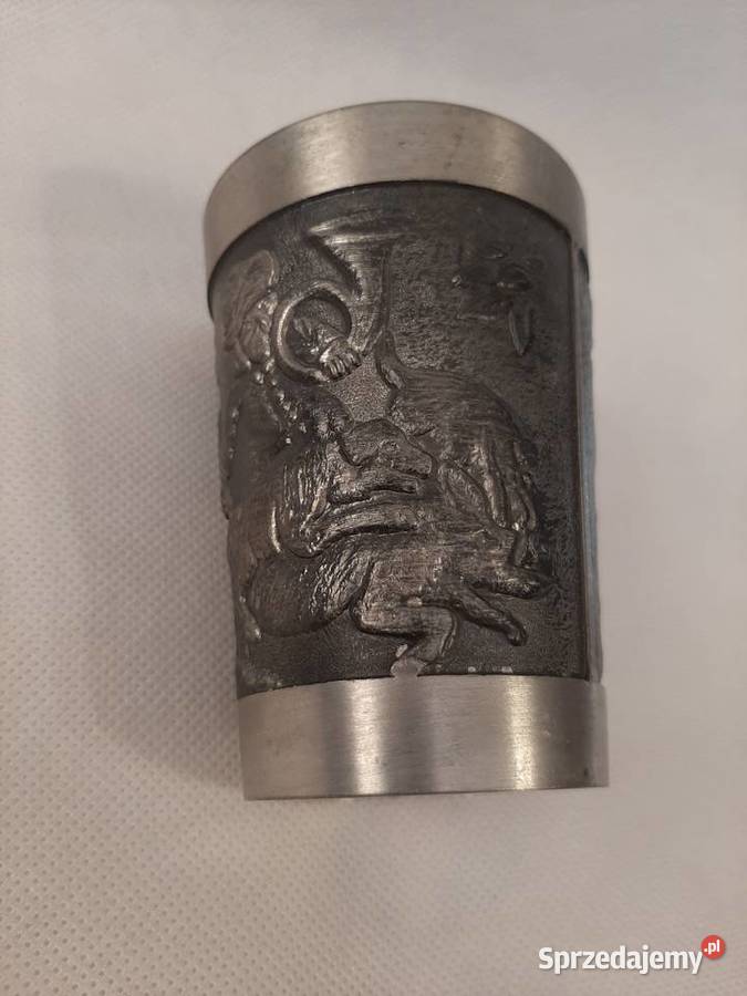 Cynowy kielich z motywem myśliwskimsygnowany Inowrocław
