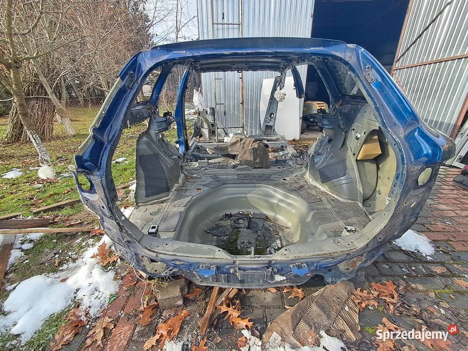 Skorupa Cwiartka AVENSIS wanna próg dach Brzesko