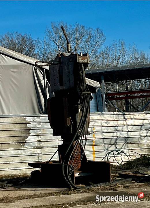 Wibromłoty wbijanie larsenów palownica wiertnica Warszawa