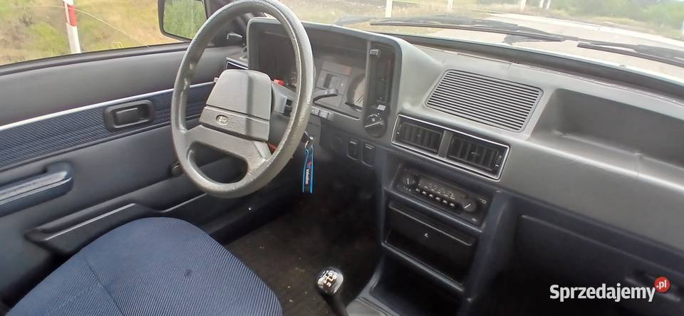 Ford Orion 1985 zabytkowy żółte tablice