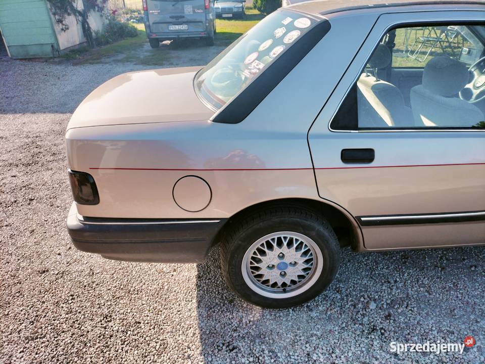 Ford Sierra Ghia Automat jasne brązowe wnętrze Ślesin