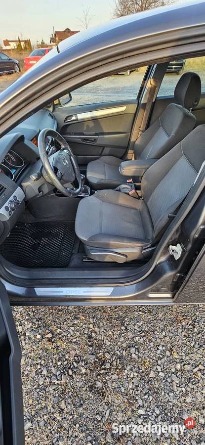 Opel Astra H kombi Rok produkcji 2010