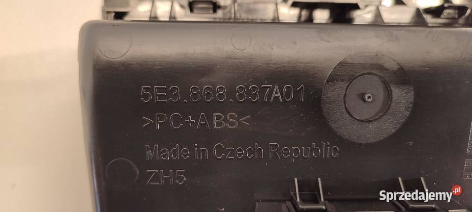 VW TAYRON LAMPKA PODSUFITKI RLINE 57H959561 osobowe