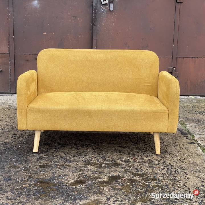 Mała sofa na zwężanych nogach design Sofy i kanapy Gryfice