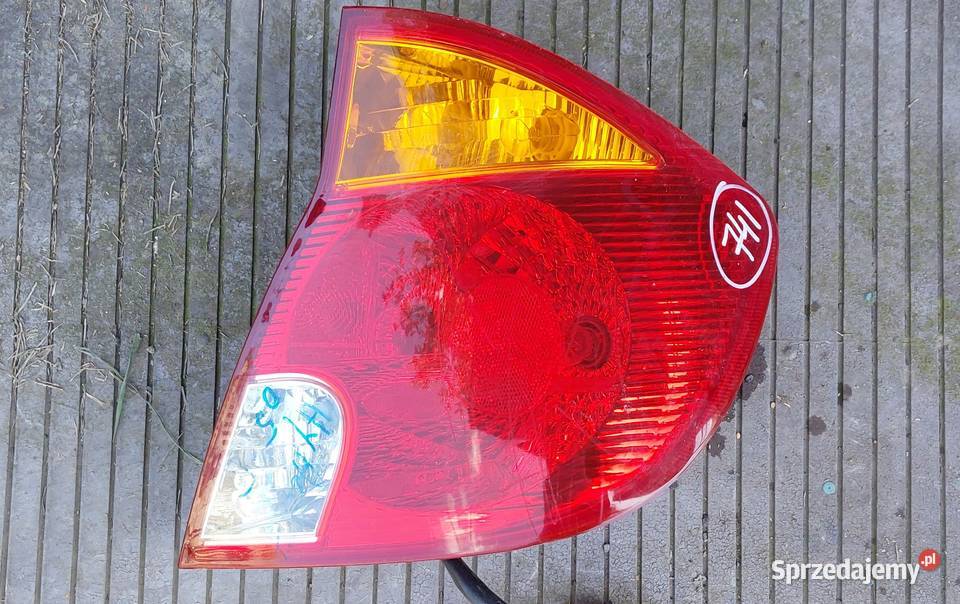 Hyundai accent 2004 2005 lampa tylna prawa tył Byków