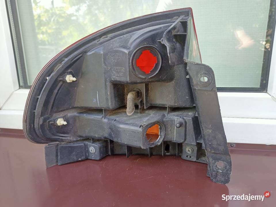 Mazda 626 IV GE liftback lampa tył tylna prawa w Motoryzacja Sieradz
