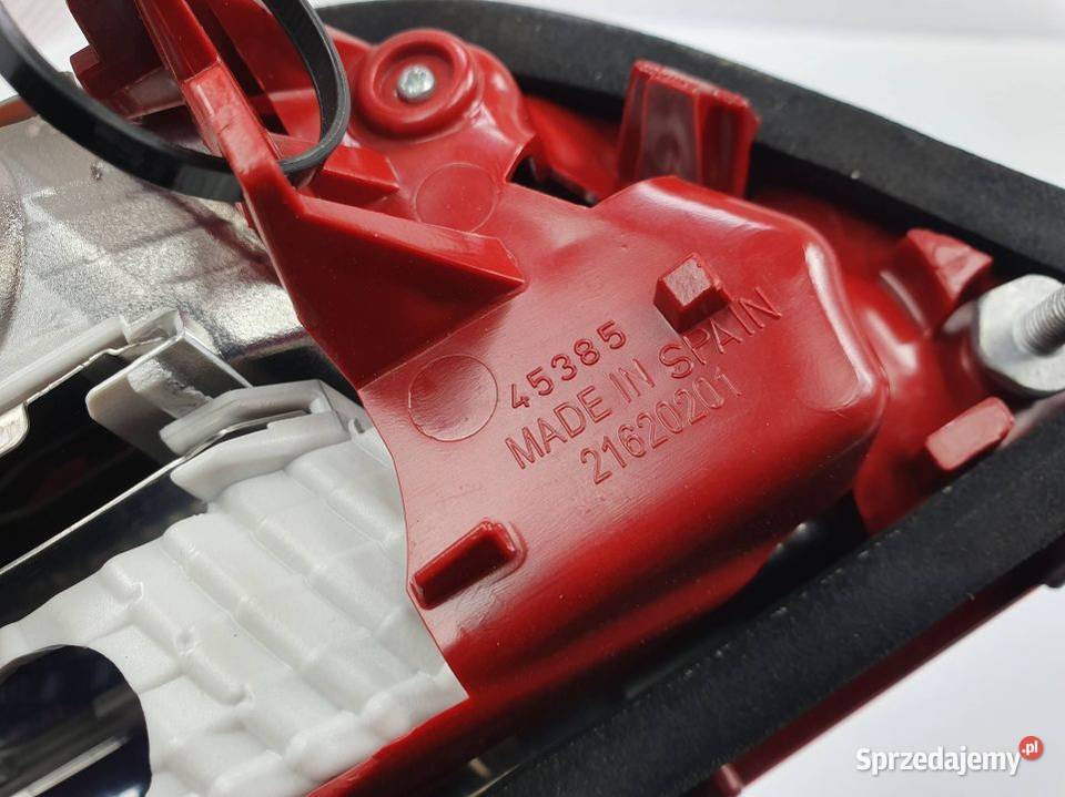LAMPA W KLAPE PRAWA OPEL MERIVA B 21628003 osobowe