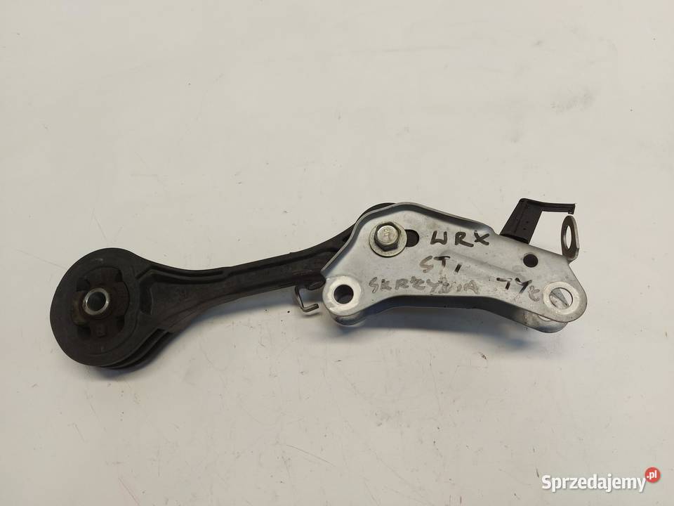 Subaru WRX STI 2015r łapa poduszka skrzyni tył