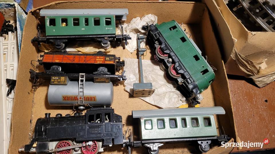 Stara kolejka kolekcjonerów Poznań