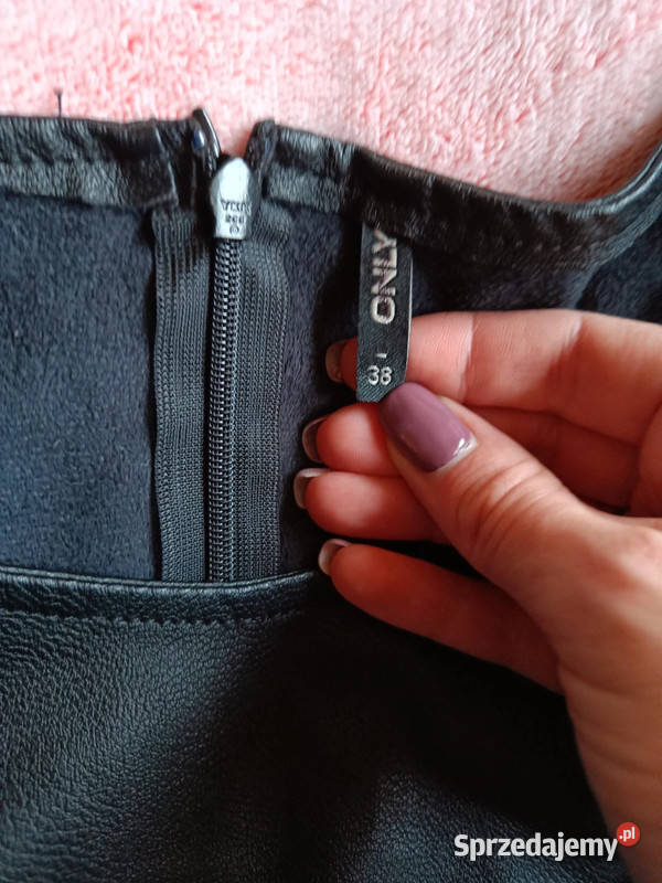 Czarna sukienka skaja zapinana na zameczek sexy Tulipan Oborniki