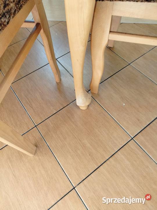 Stół i krzesła tapicerowane Sadlinki