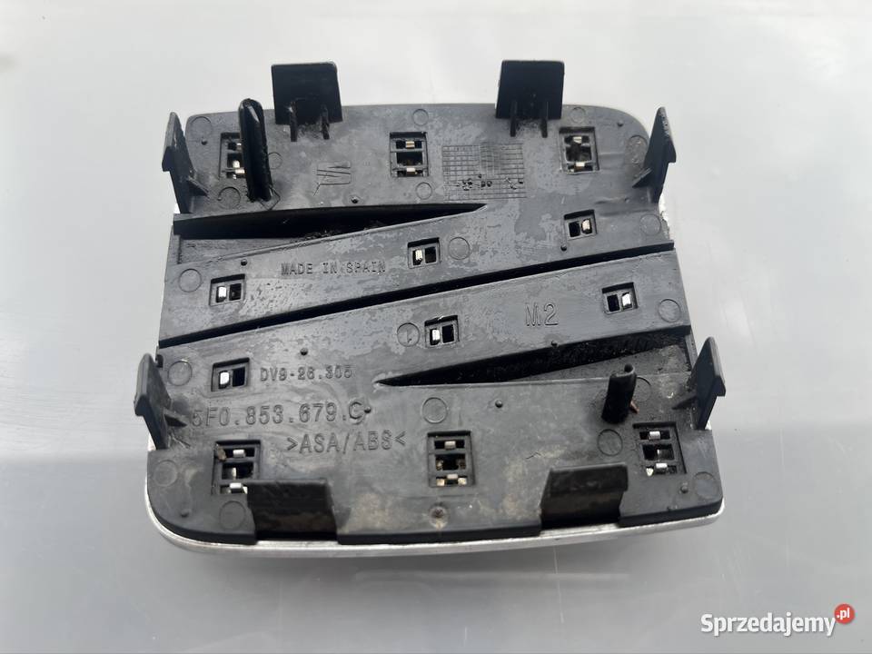 ZNACZEK SEAT PRZÓD 5F0853679C