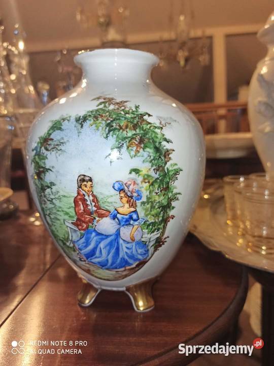 Wazon ze scenkami dworskimi w dwóch medalionach Gdańsk