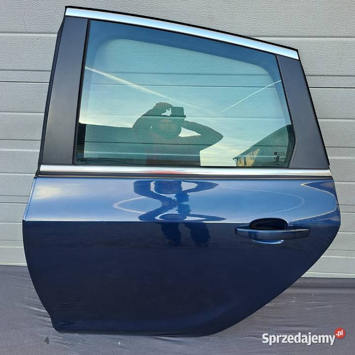Drzwi prawy tył Opel Astra J IV hatchback Z22A Mielęcin