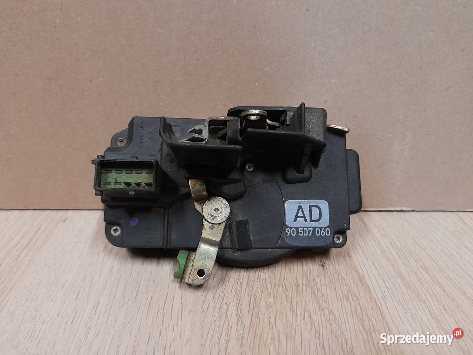 Zamek drzwi przedni prawy przód 90507060 AD Opel