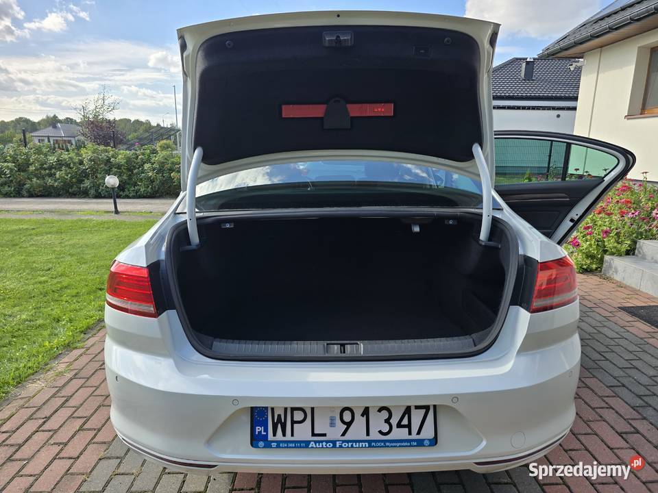 Volkswagen Passat B8 14 sedan biała perła Radzanowo
