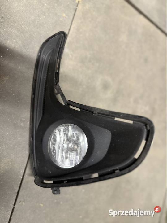Halogen ramka zaślepka Toyota Yaris V Hybrid