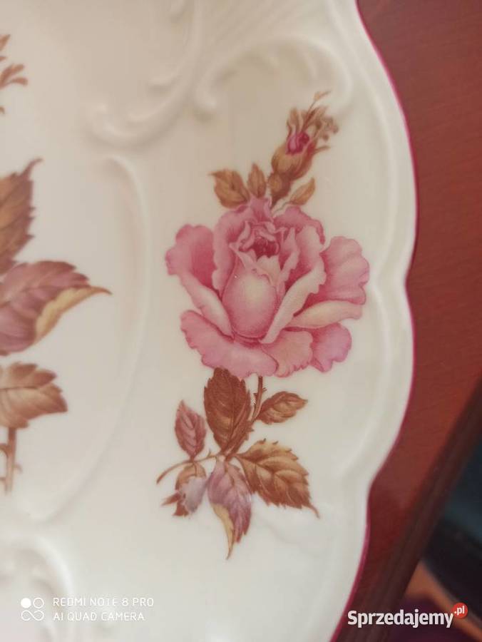 Patera z bordowymi różami Roschutzer
W kolorze pomorskie Gdańsk