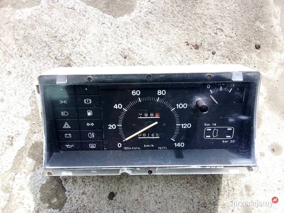 Apteczka samochodowa metalowa PRL Leszno