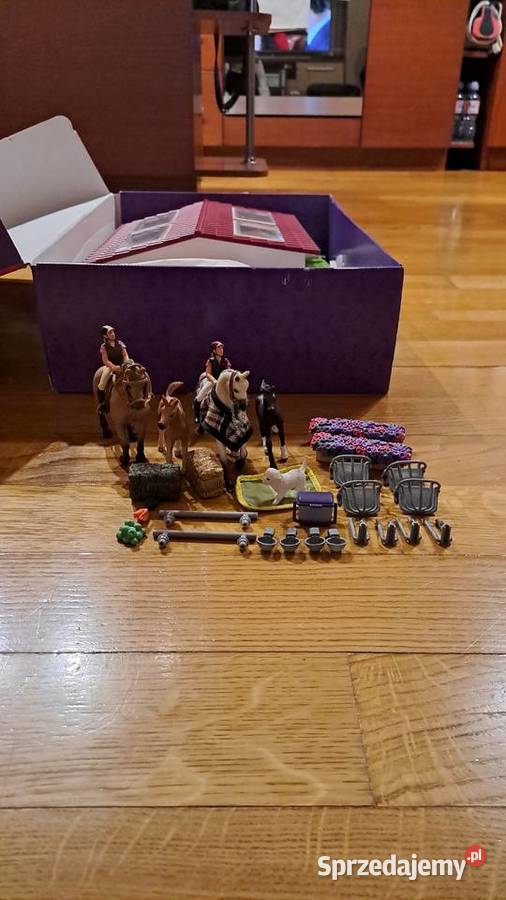 Sprzedam dziecięcą zabawkową stadninę koni