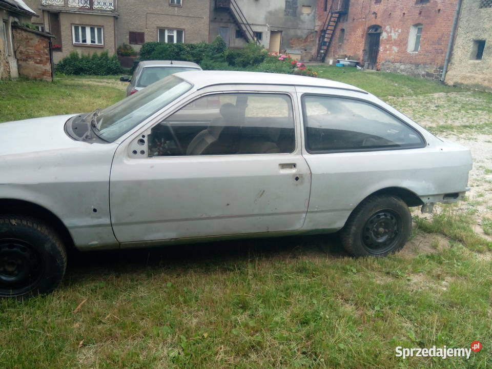 Ford Sierra coupe do remontu Targowica