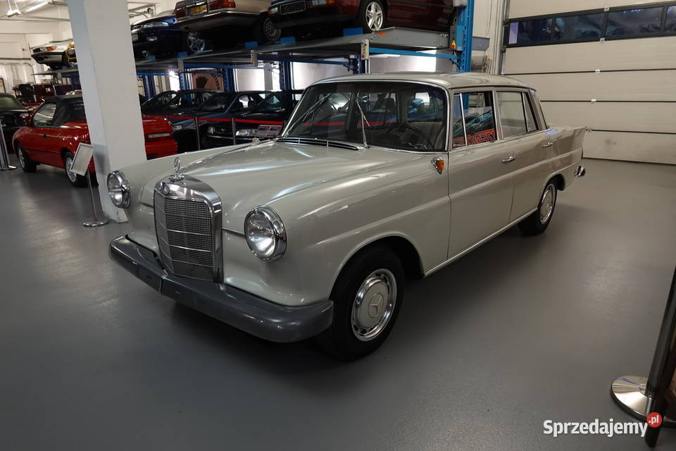 Mercedes 190C W110 z 1964 roku gruntownej Zgierz