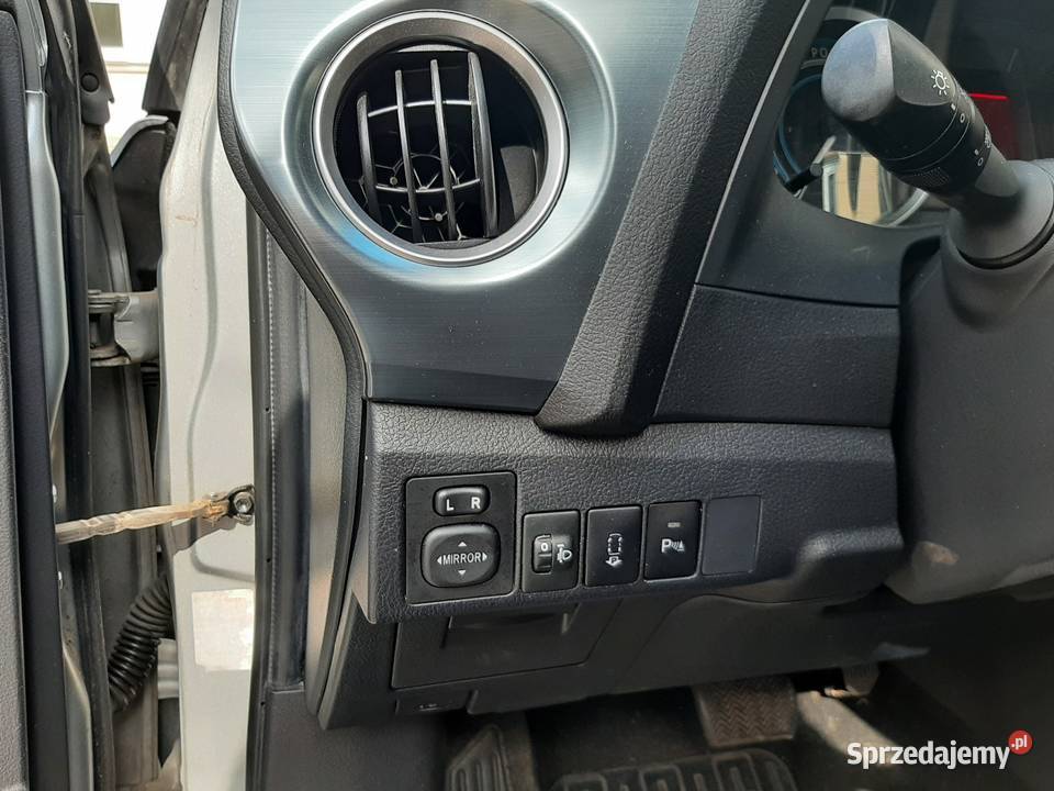 Toyota Auris II 18 2 hybrid kombi wersja presige 291500km Auris Paczków sprzedam