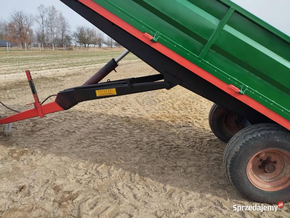 Przyczepa jednoosiowa z kiprem