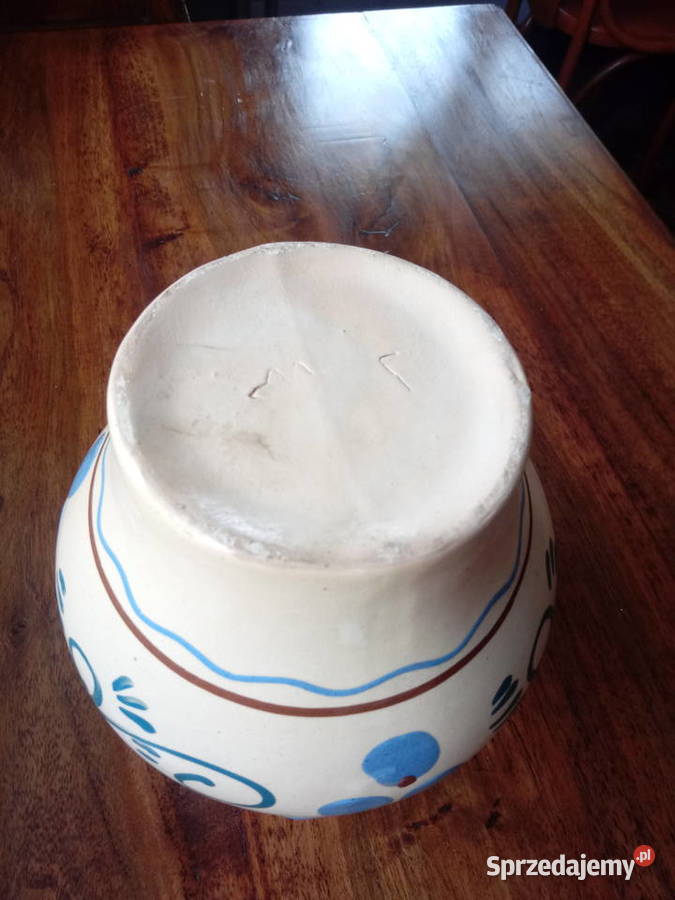 ceramiczny gliniany dzbanek wazon z uchem