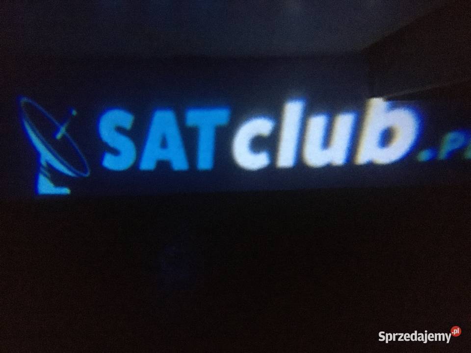 Monitor z napisem SatClub