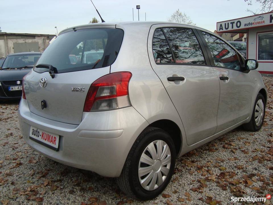Toyota Yaris srebrny manualna Warszawa