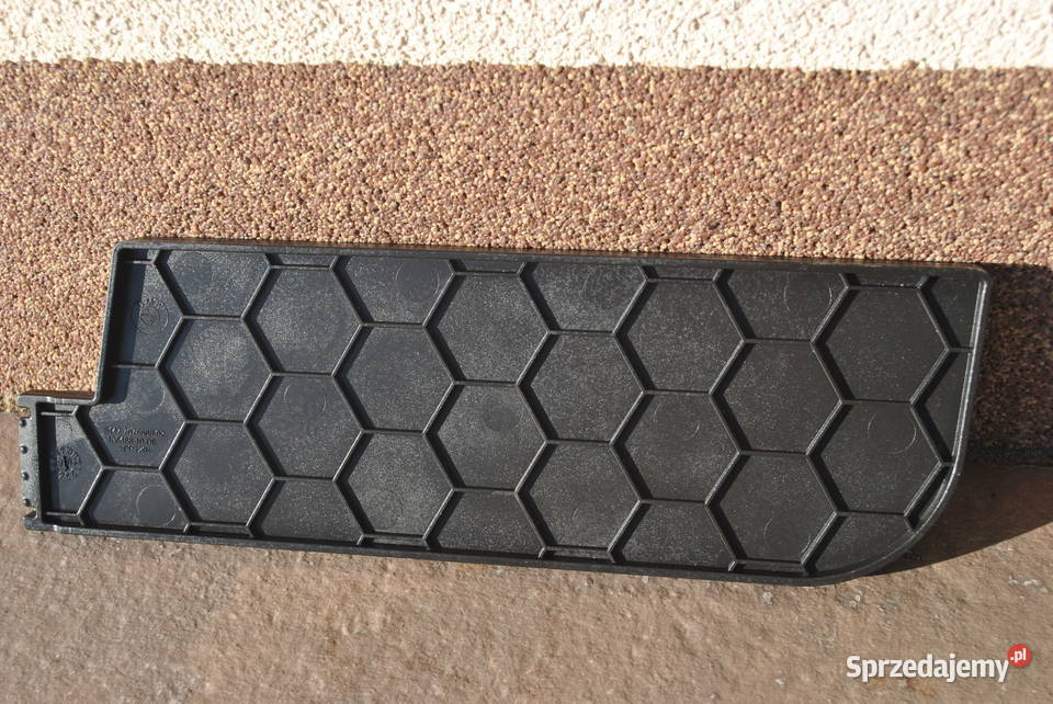 Płyty oddzielające wgłębienie bagażnika BMW