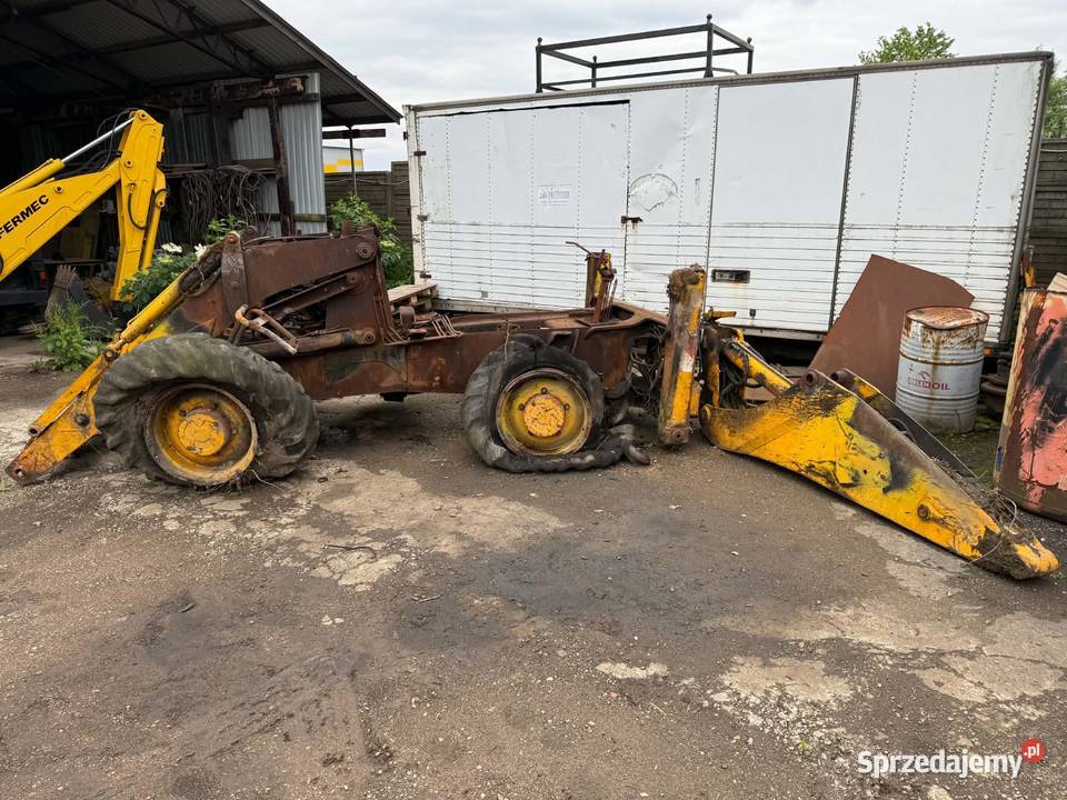 Koparkoładowarka JCB 4CX spaleniu kabiny na Gotkowice