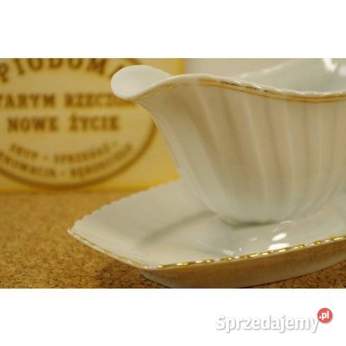 Biała porcelanowa sosjerka z podstawką i