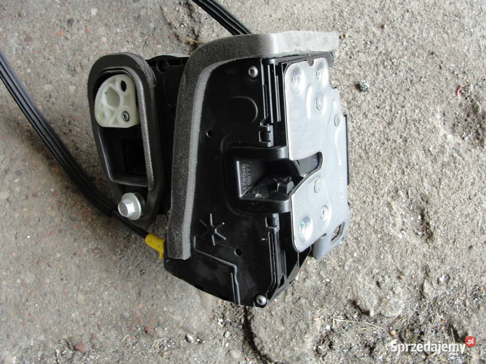 ZAMEK DRZWI PRAWY TYŁ OPEL ASTRA K 13598385 Dąbrowa