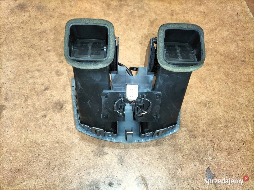 Kanały nawiewu klimatyzacji z kratką tunelu