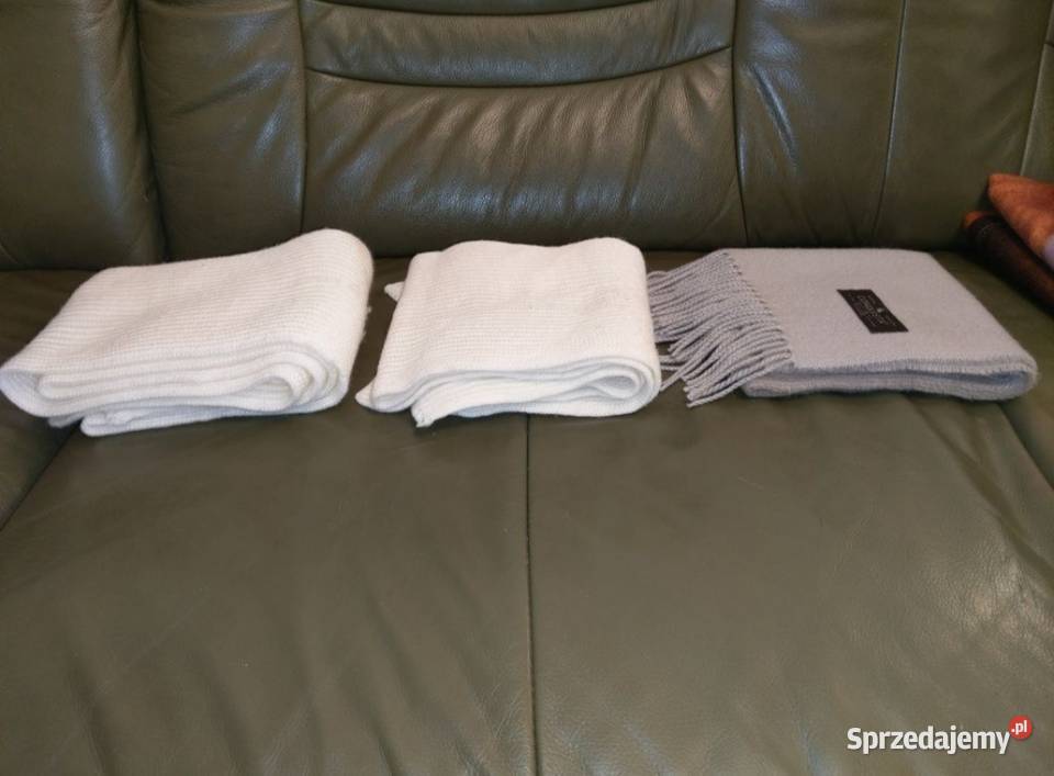 Szalik szaliki biały białe i szary zestaw Kołobrzeg