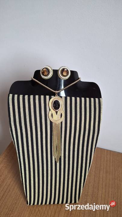 Ciekawy klasyczny wisiorek na łańcuszku Lublin