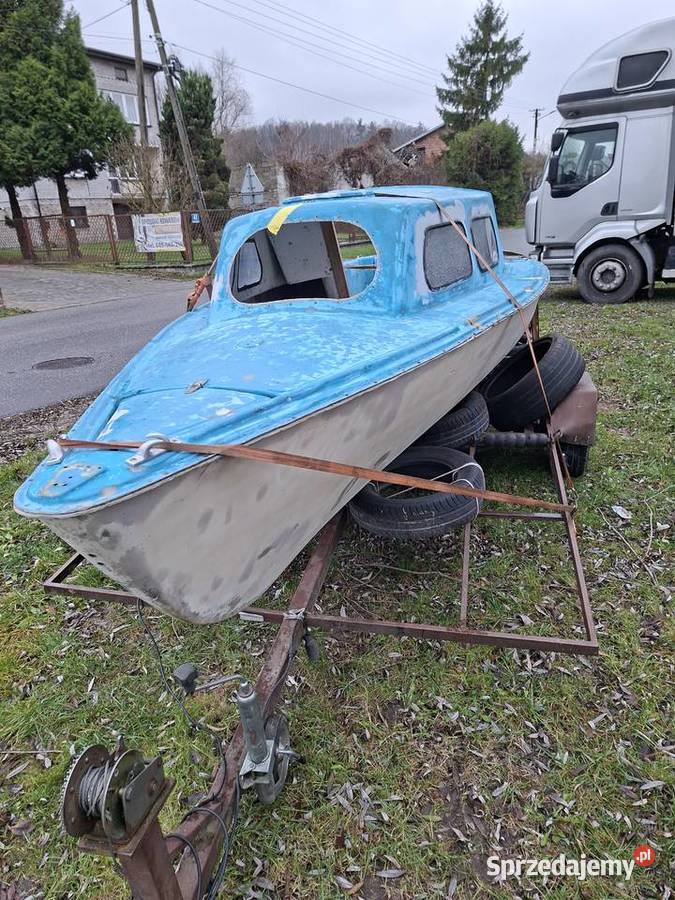 Łódka kabinowa 6 metrów długości z przyczepką świętokrzyskie