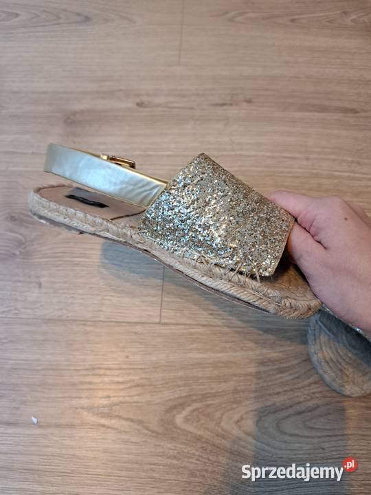 Złote espadryle na koturnie z brokatem i paskiem pomorskie Trąbki Wielkie