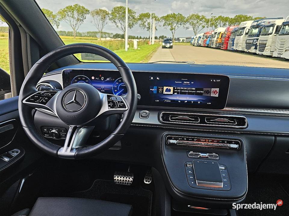 MercedesBenz EQV 300 wltp 364 kms do przewozu