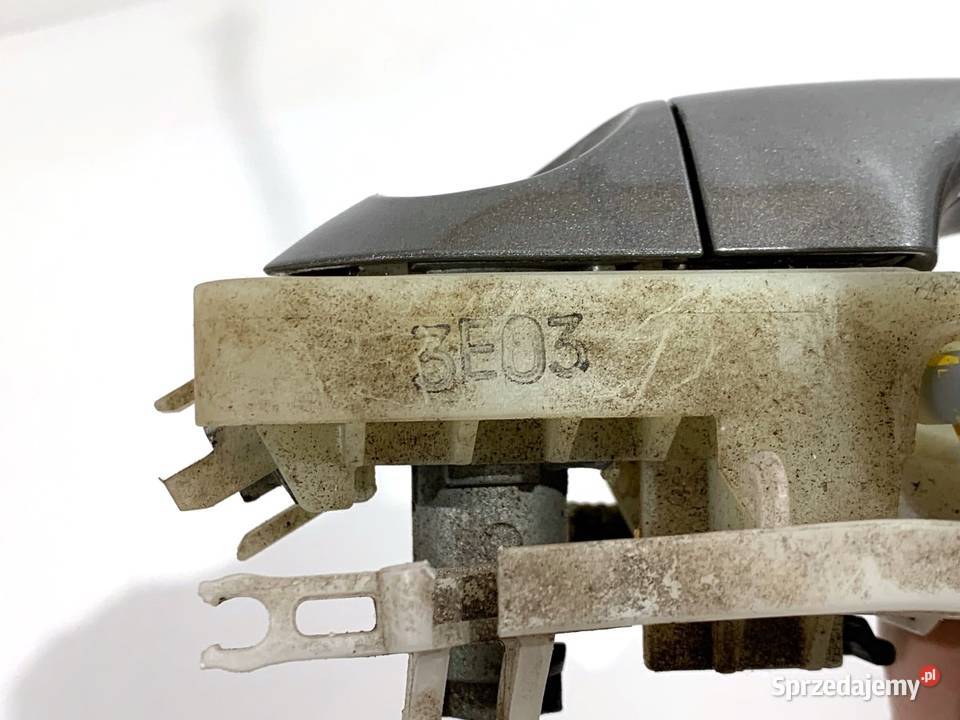 KLAMKA ZEWNĘTRZNA LEWY PRZÓD KIA CARENS IV